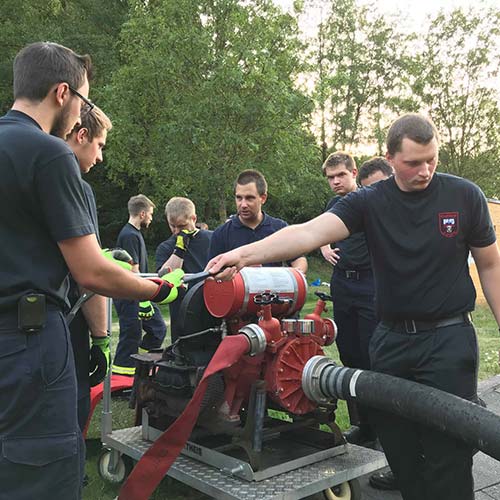 Löschzug Eiserfeld beim Umwälzen des Wassers